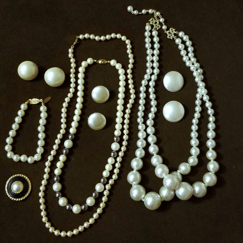 PEARLS-PEARLS!- LOT #2 - COLLECTION OF VINTAGE PEARL NECKLACES+EARS+BRACELET+PIN